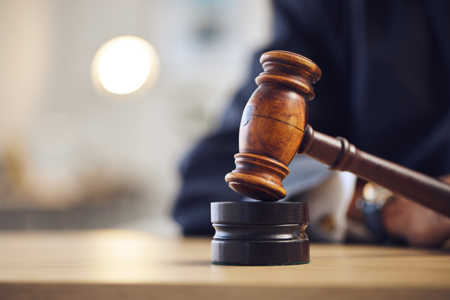 На Кубани суд вынес приговор полицейским за избиение задержанного стулом.